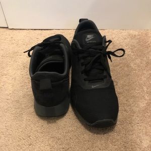 Men’s Black Nike Air Max Tavas Sneakers